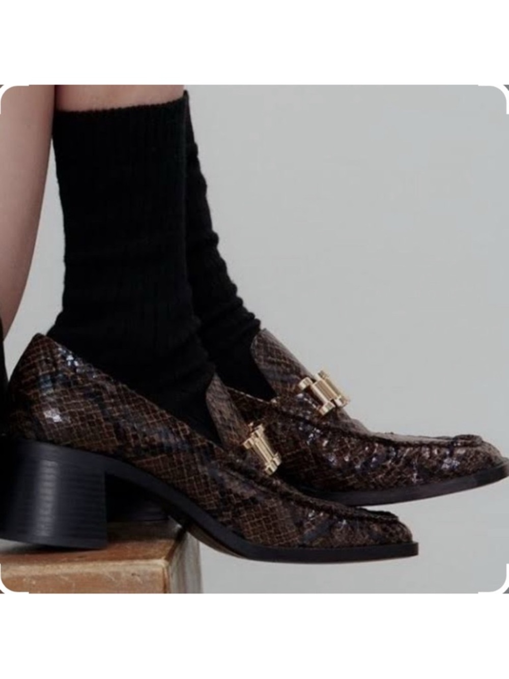 Brand new Zara Brown Snake-Embossed Leather Heeled Loafers with Gold Accent